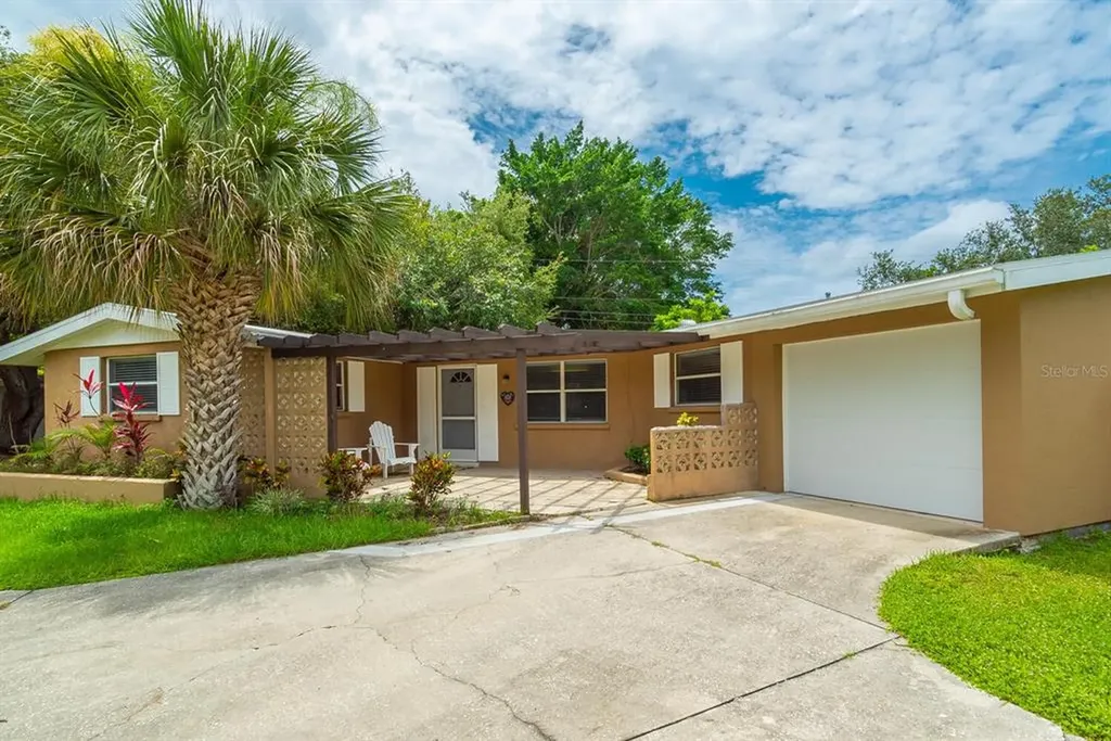 2252 Roselawn Street Sarasota FL 34231