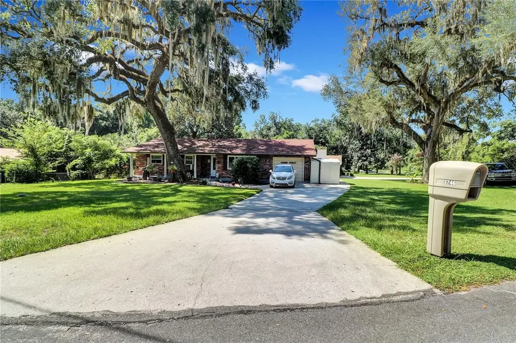 3746 Palm Drive Leesburg FL 34748