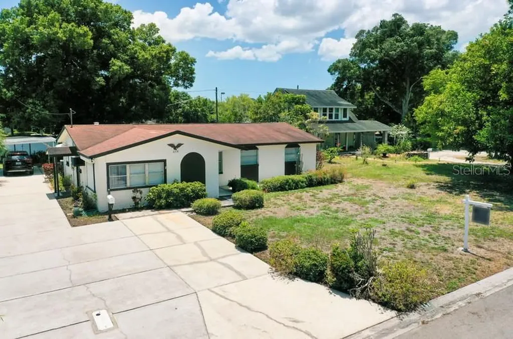 638 80th Avenue N St Petersburg FL 33702