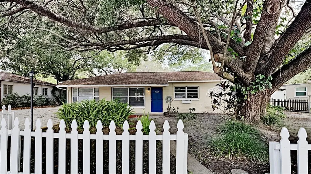 10324 N Oakleaf Avenue Tampa FL 33612