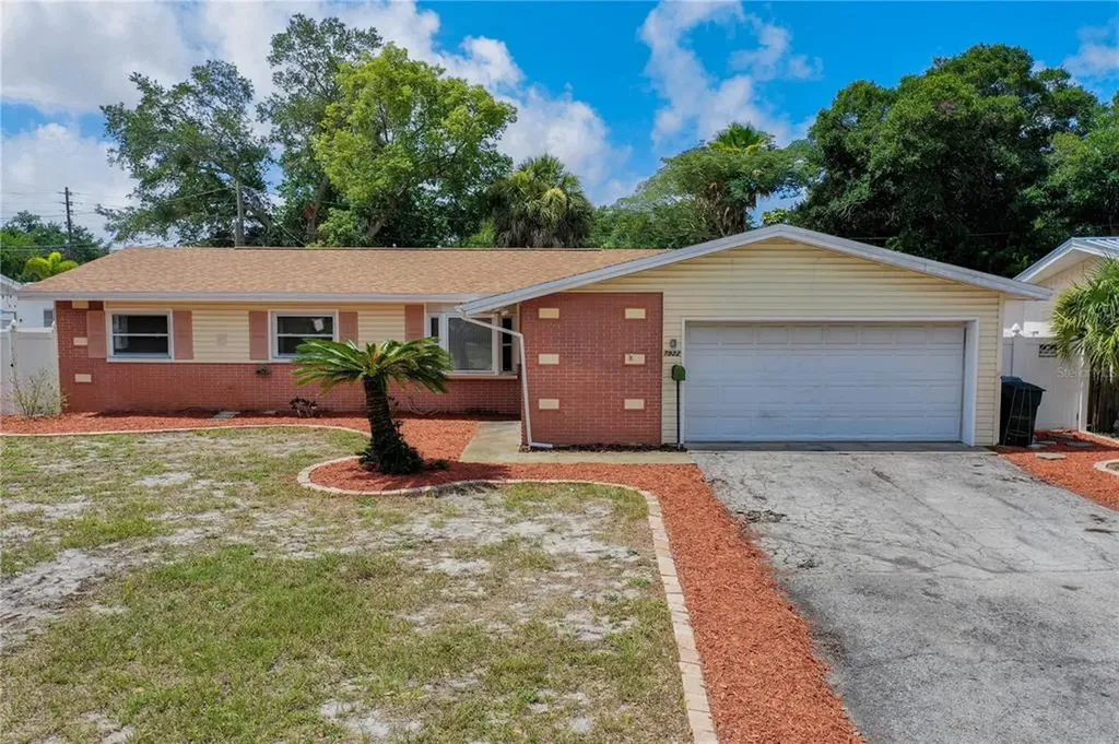 7922 23rd Avenue N St Petersburg FL 33710