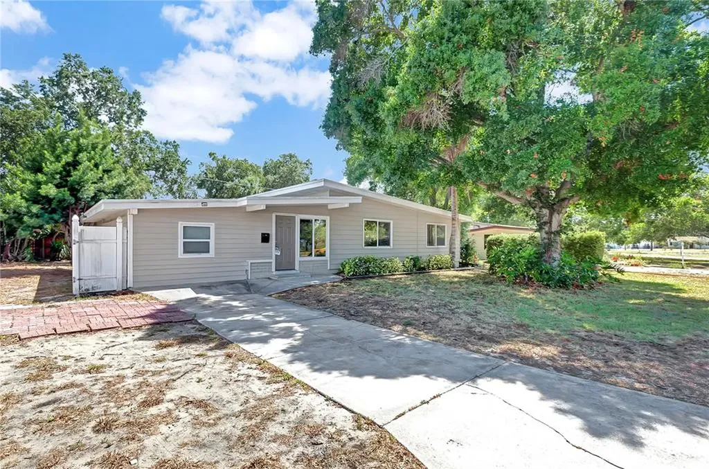 7526 10th Avenue N St Petersburg FL 33710