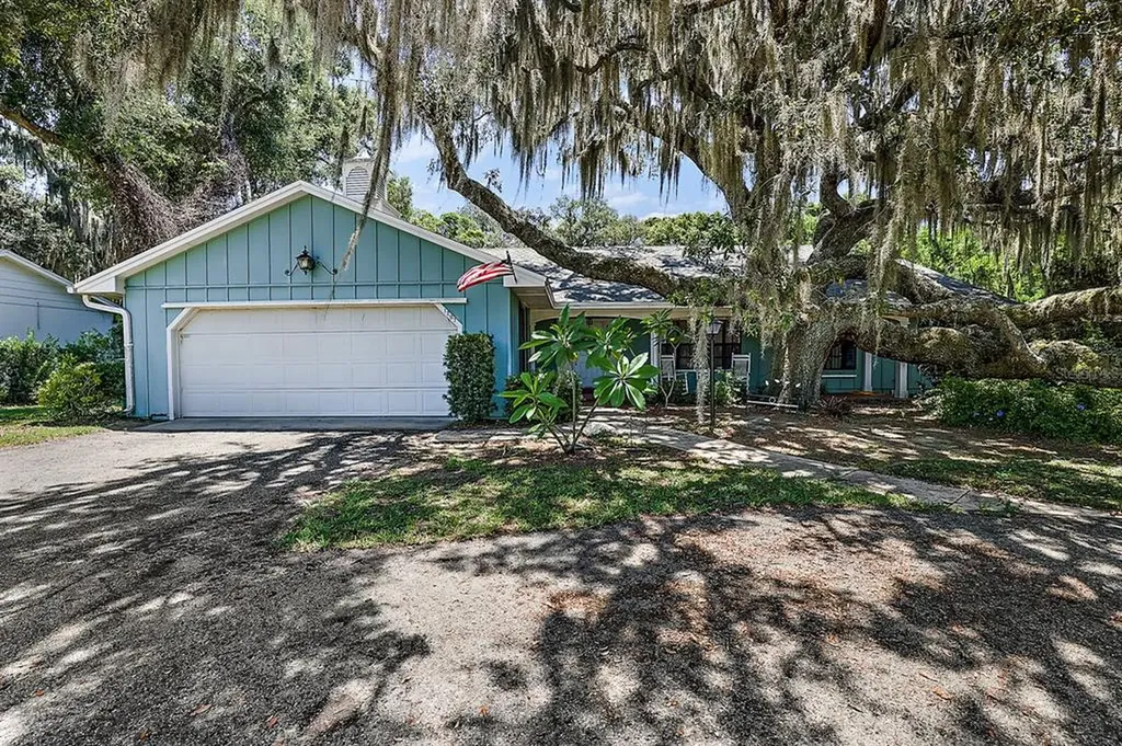 1207 W Crooked Lake Place Eustis FL 32726