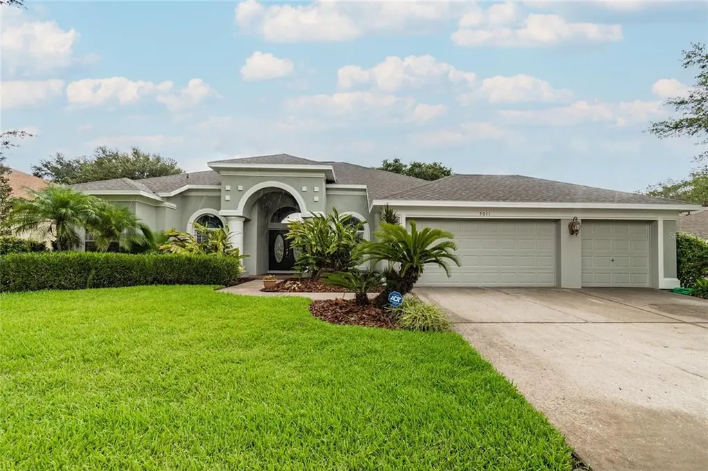 5011 Whispering Leaf Trail Valrico FL 33596
