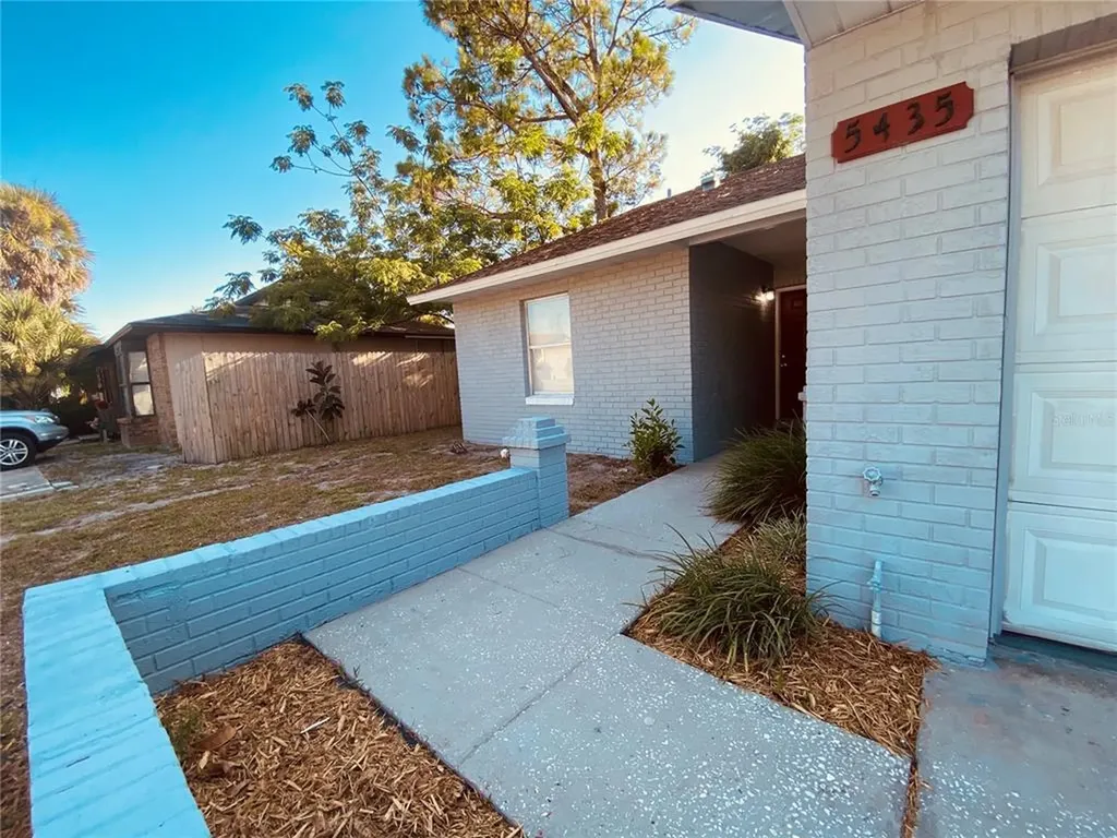 5435 Decatur Street Orlando FL 32807
