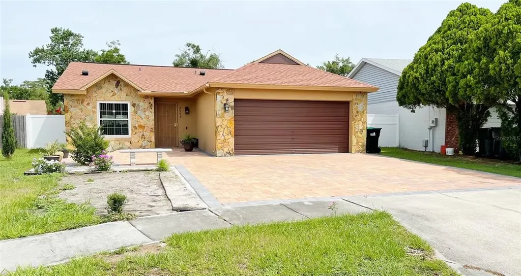 8949 Valencia Gardens Drive Orlando FL 32825