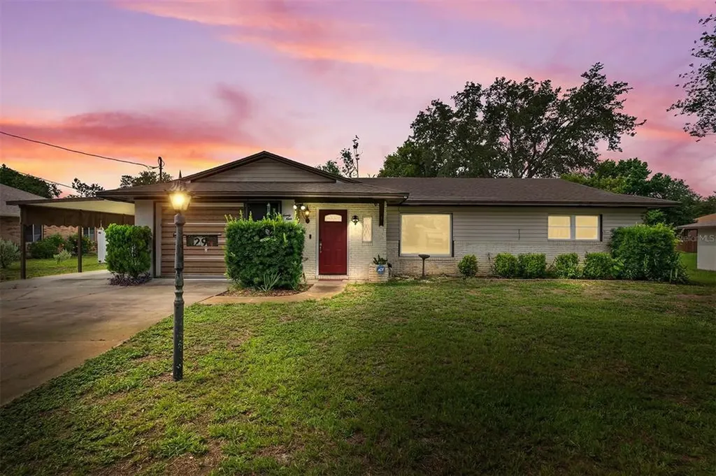29 Sanford Avenue Debary FL 32713