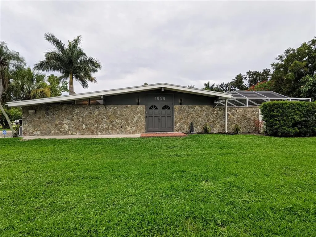 1858 Oklahoma Avenue NE St Petersburg FL 33703