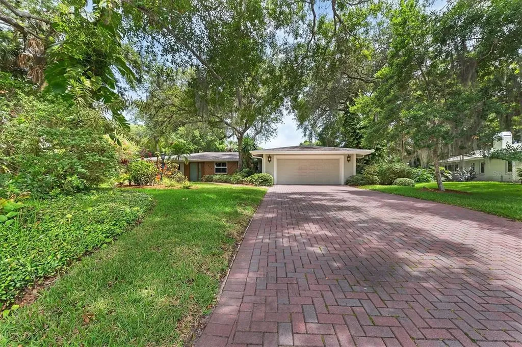 1538 Eastbrook Drive Sarasota FL 34231