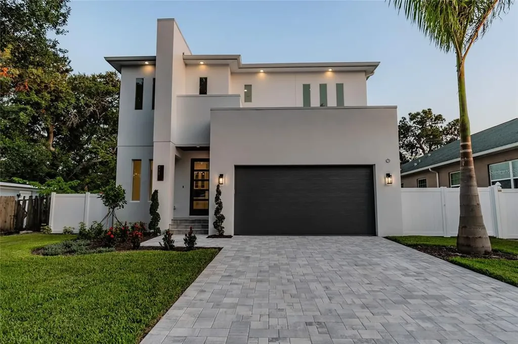 4428 W Lawn Avenue Tampa FL 33611