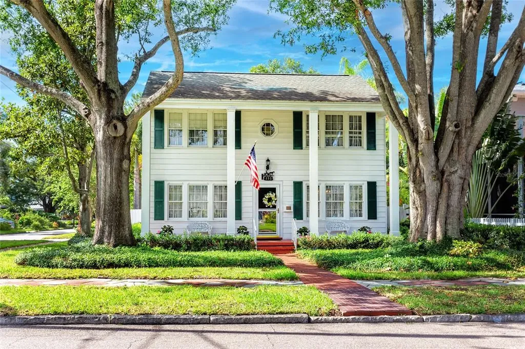 195 29th Avenue N St Petersburg FL 33704