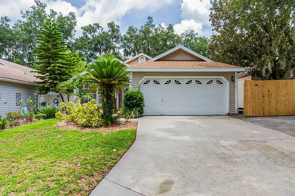 1425 Walden Oaks Place Plant City FL 33563