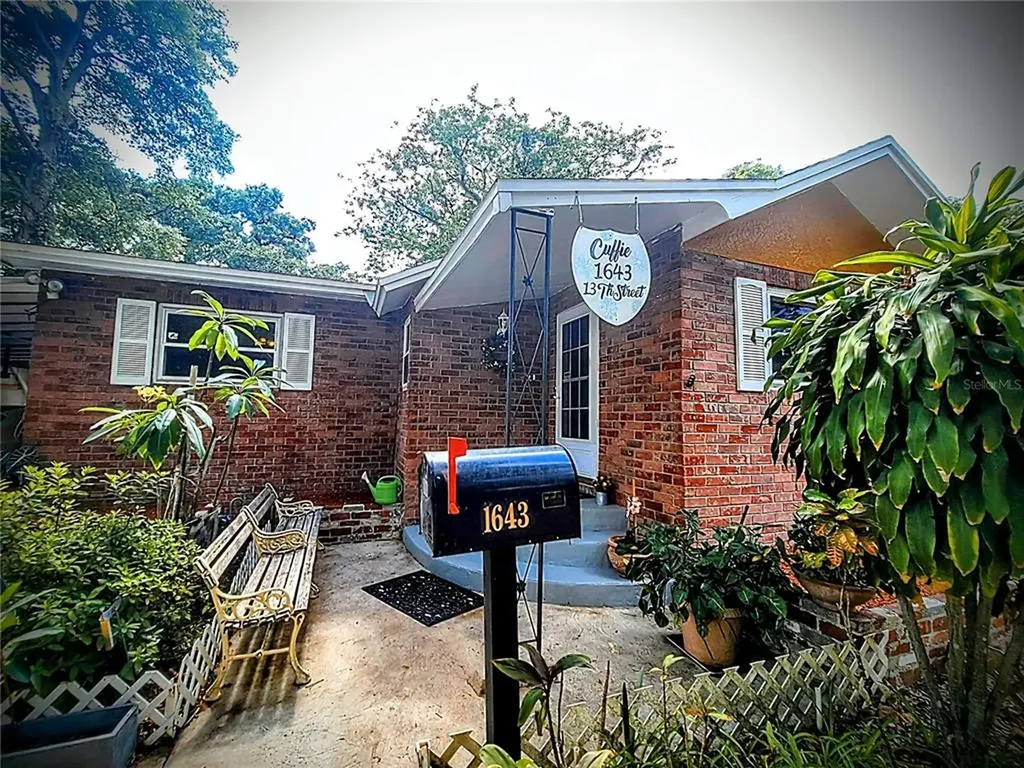 1643 13th Street S St Petersburg FL 33705