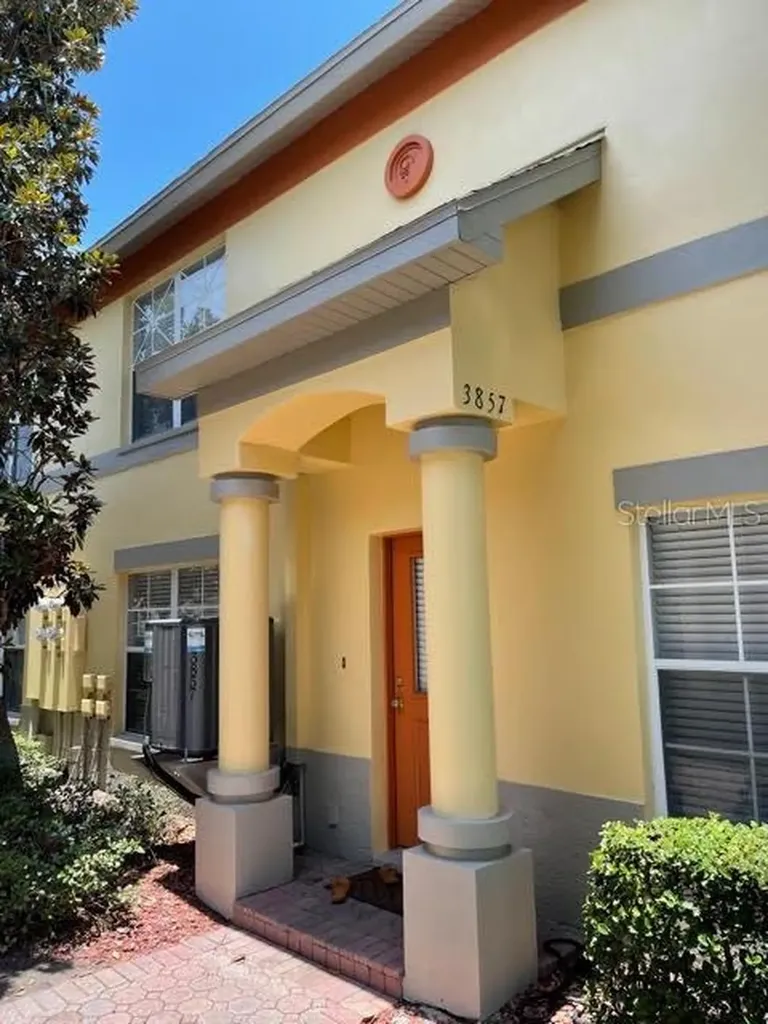 3857 Island Way St Petersburg FL 33705