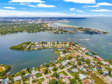 3353 Coquina Key Drive SE St Petersburg FL 33705