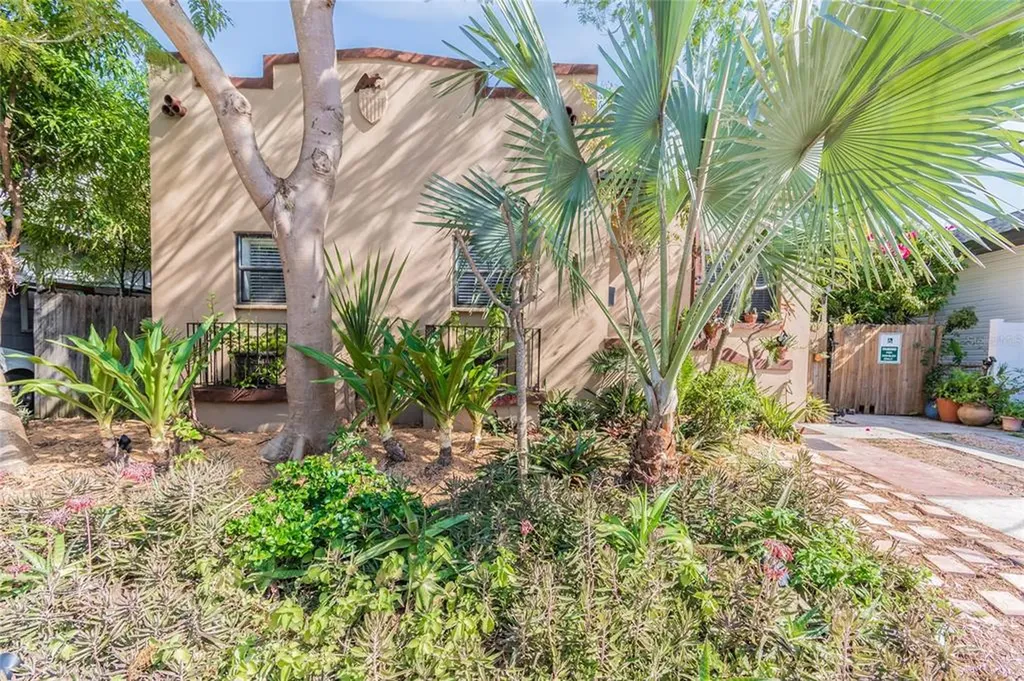 2325 W Green Street Tampa FL 33607