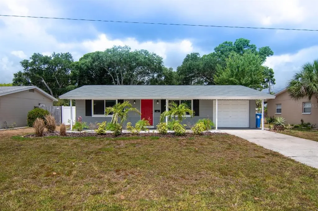224 SE Madison Circle N St Petersburg FL 33703