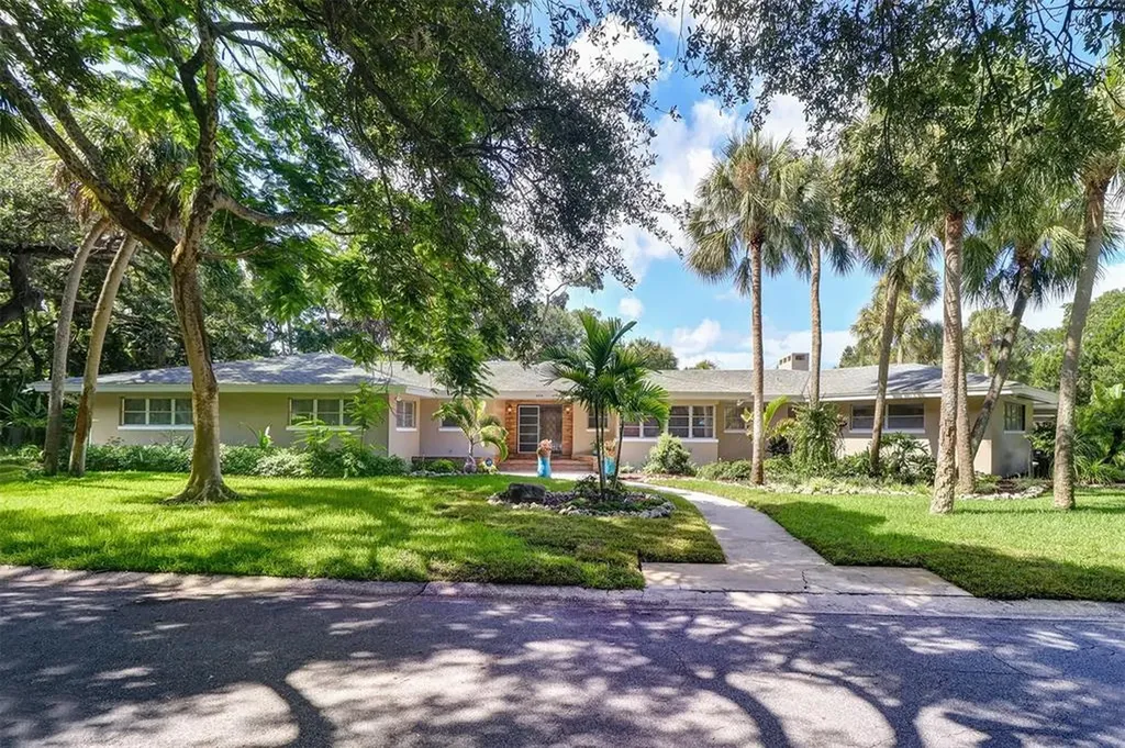 8254 24th Avenue N St Petersburg FL 33710
