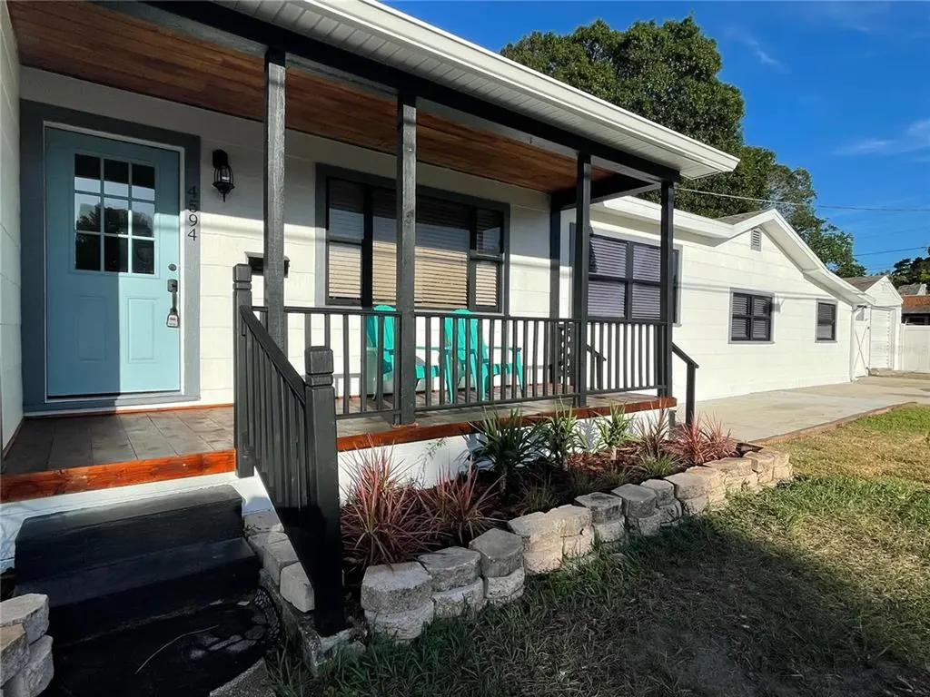 4594 10th Avenue N St Petersburg FL 33713