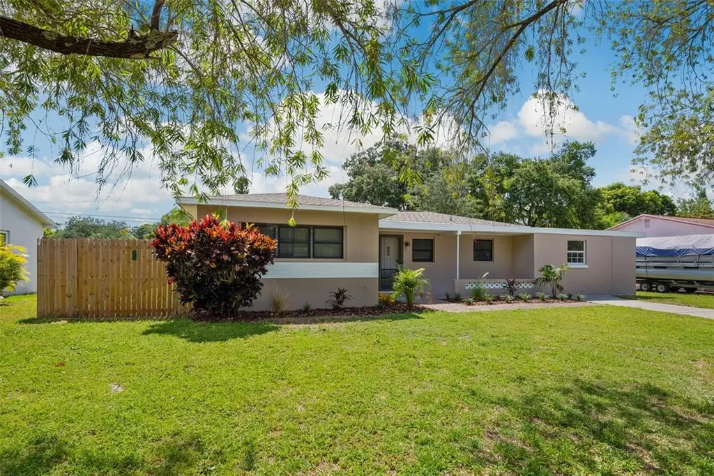 6526 Drive Martin Luther King Jr Street N St Petersburg FL 33702