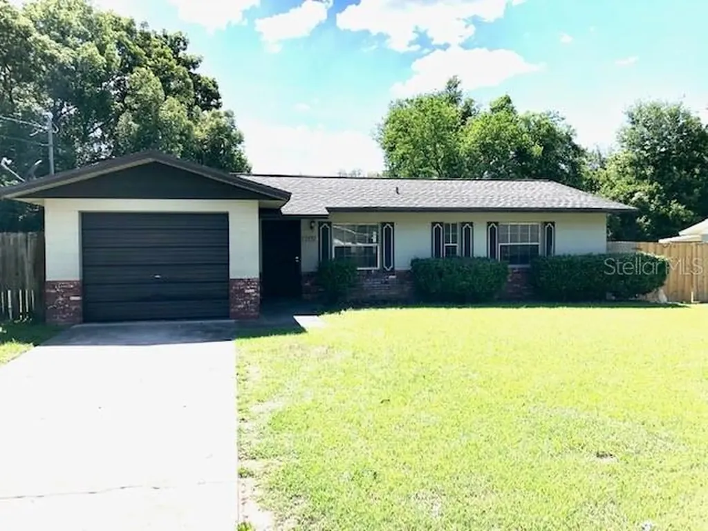 2832 NE 18th Court Ocala FL 34470