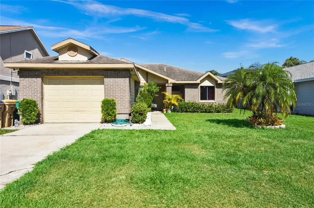 121 Coralwood Circle Kissimmee FL 34743