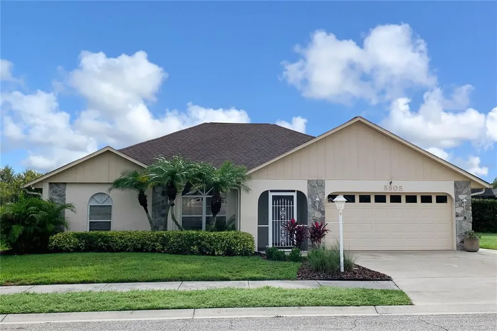 5805 Helen Way Sarasota FL 34243