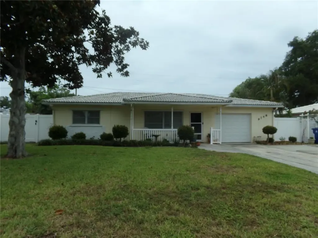 9748 49th Avenue N St Petersburg FL 33708