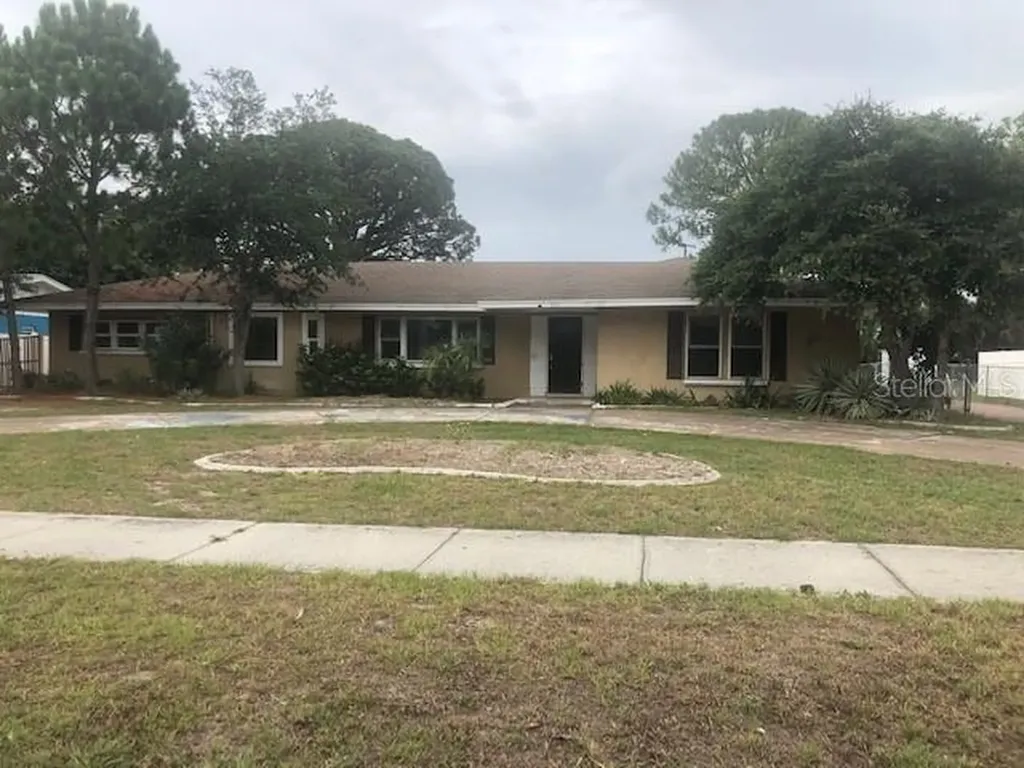 353 Suwanee Avenue Sarasota FL 34243
