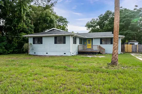 623 N Disston Avenue Tavares FL 32778