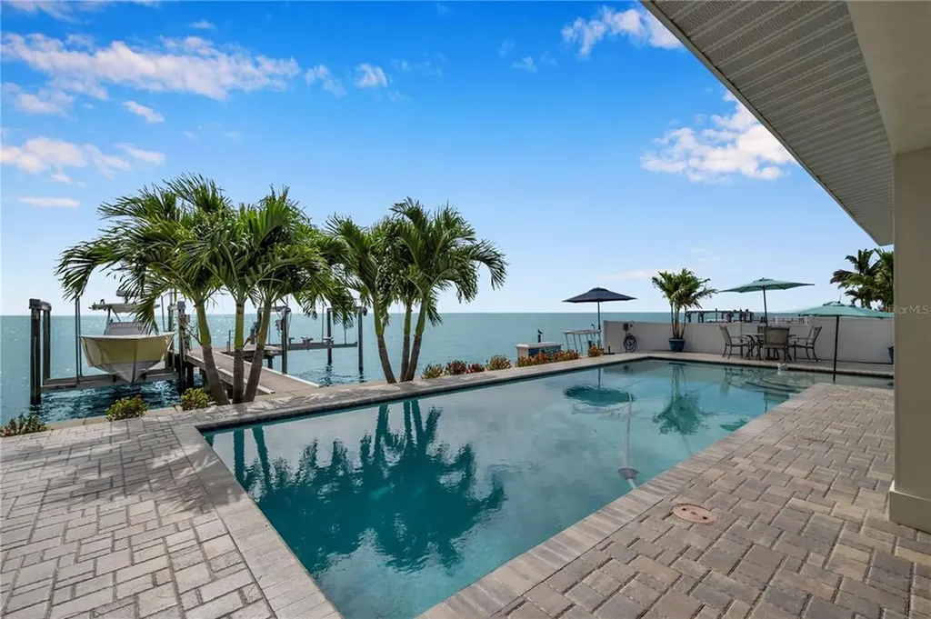 3442 Coquina Key Drive SE St Petersburg FL 33705