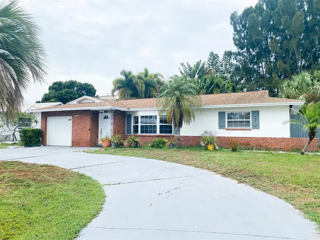 6735 W Flamingo Way S St Petersburg FL 33707