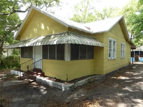8704 N Lynn Avenue Tampa FL 33604