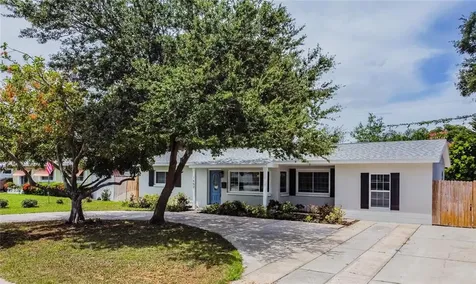 7457 17th Street N St Petersburg FL 33702