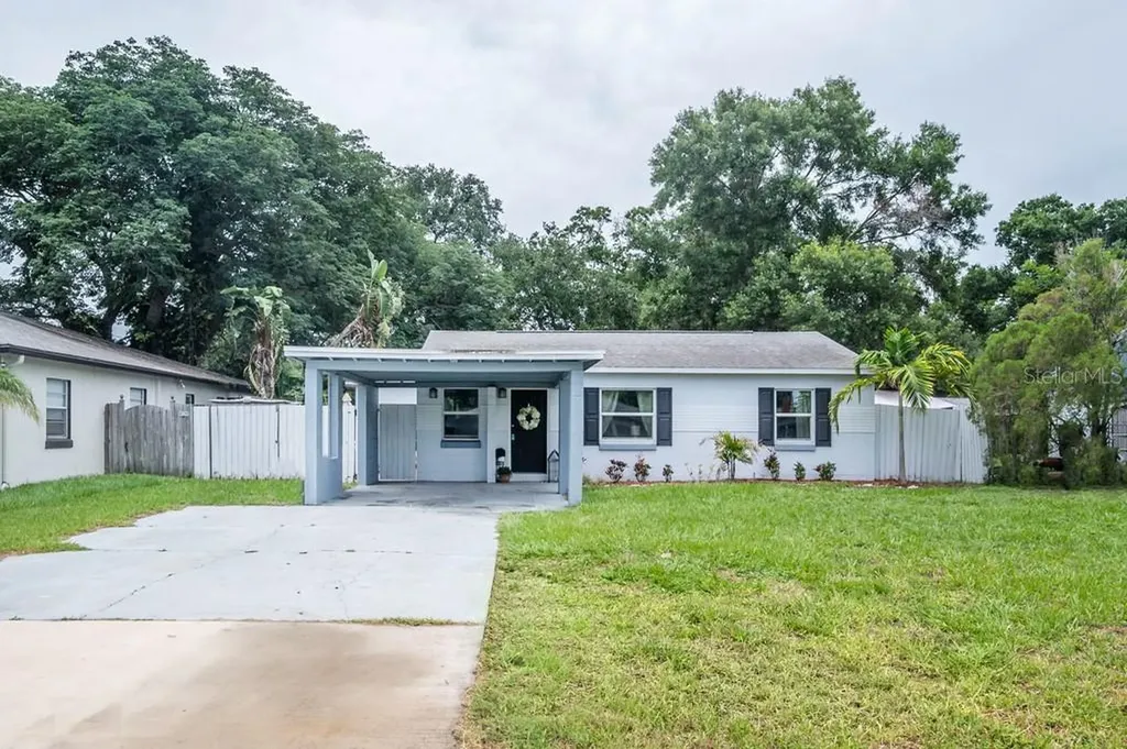 4725 W Lawn Avenue Tampa FL 33611