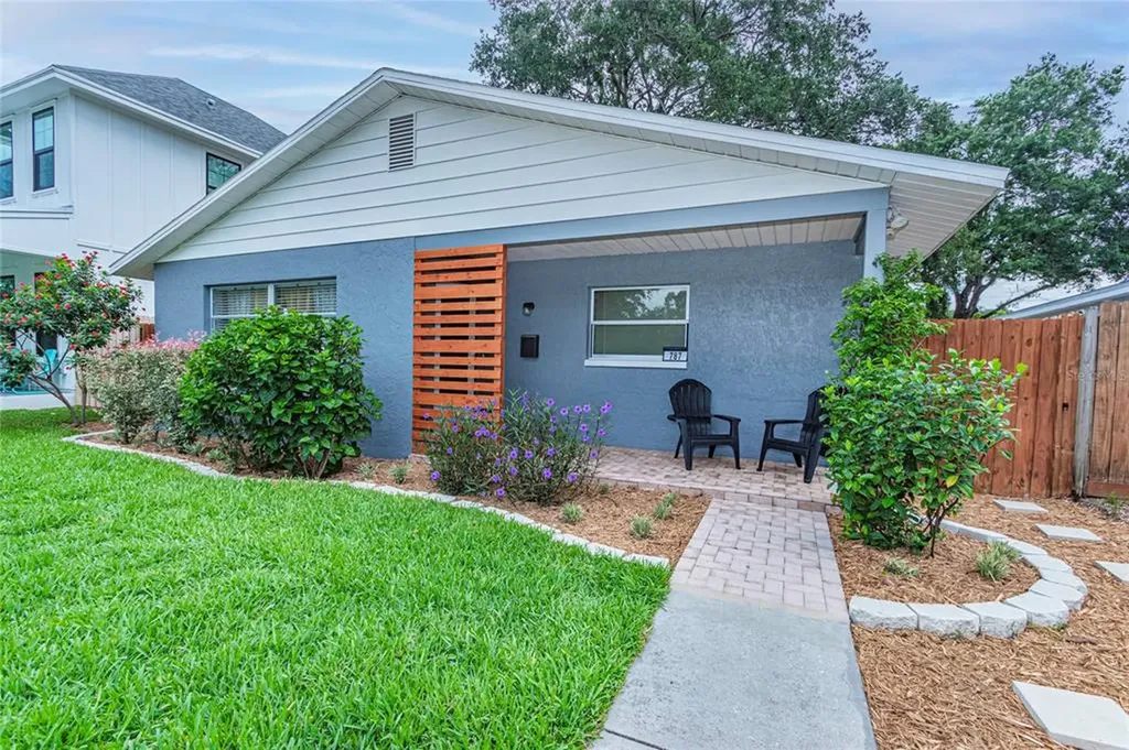 787 46th Avenue N St Petersburg FL 33703