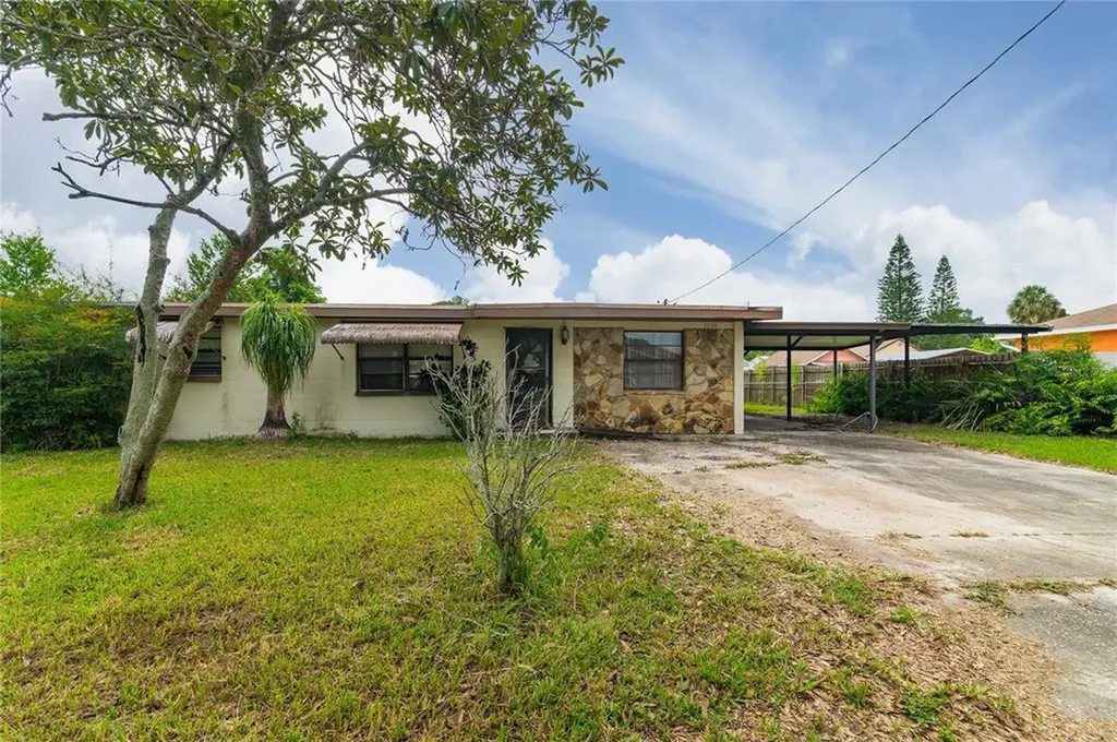 7509 Blossom Avenue Tampa FL 33614
