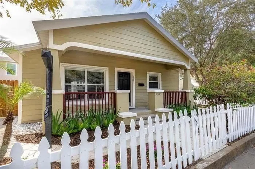 808 9th Avenue N St Petersburg FL 33701