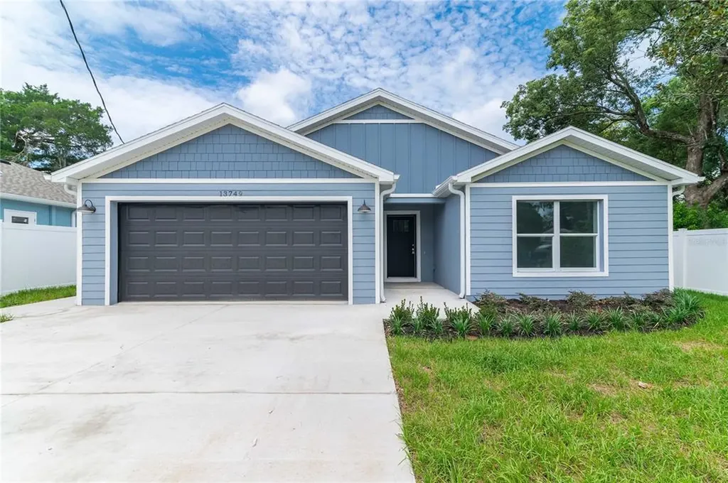 13749 13th Street Dade City FL 33525