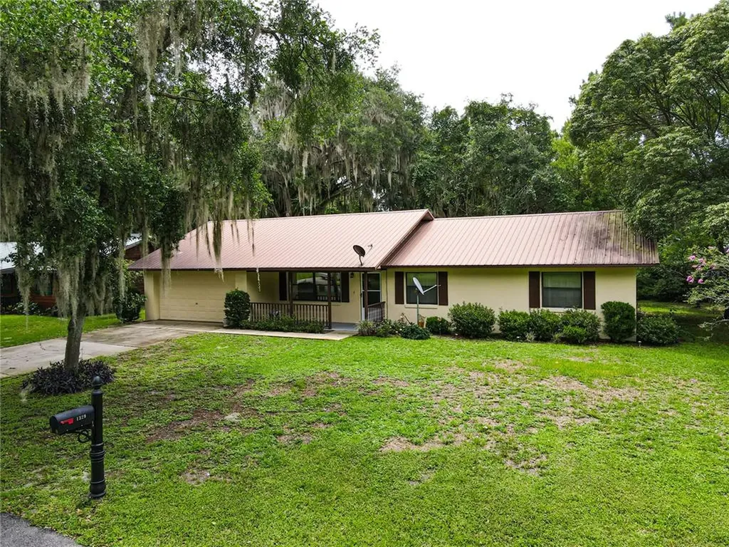 1329 Cr 436 Lake Panasoffkee FL 33538