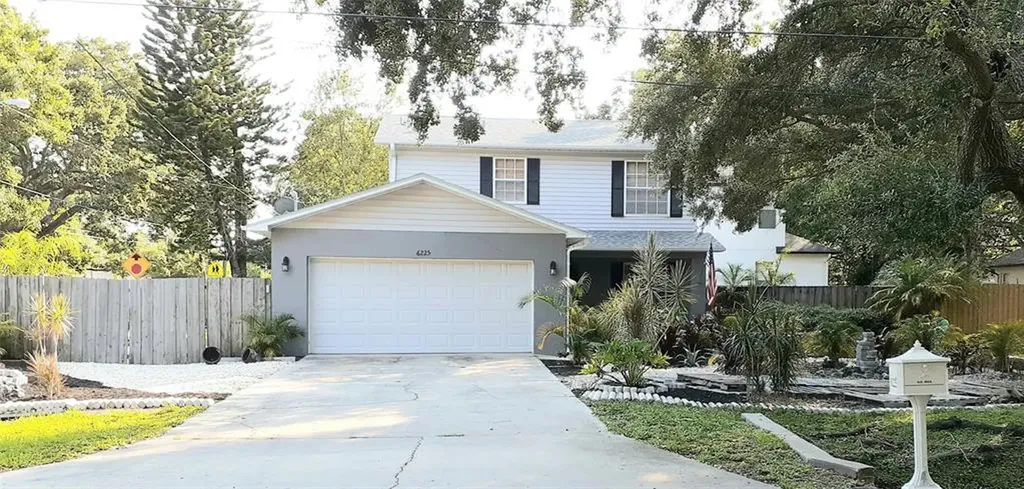 6225 W Thorpe Street Tampa FL 33611