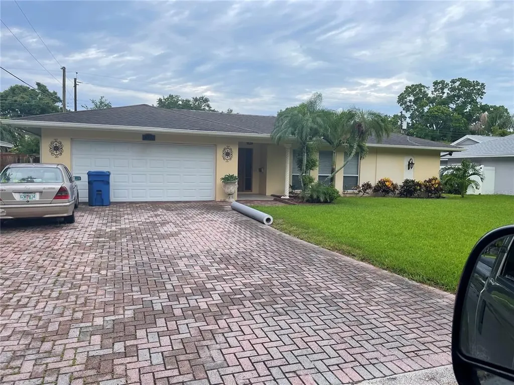 1518 86th Avenue N St Petersburg FL 33702