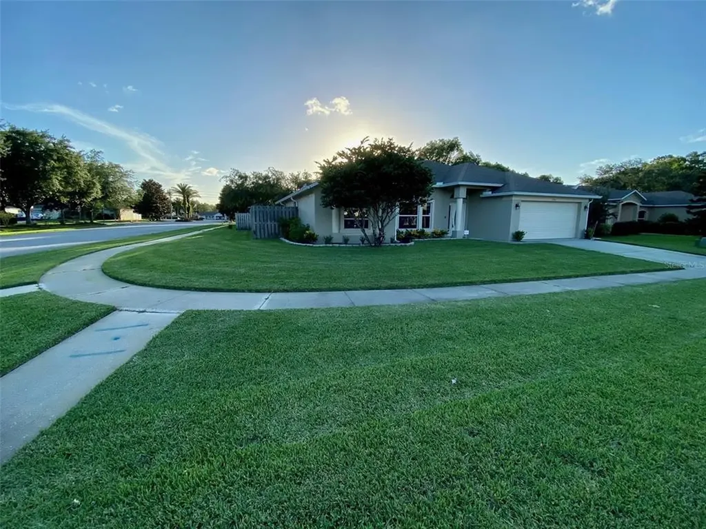 1400 Island Cove Drive Deland FL 32724