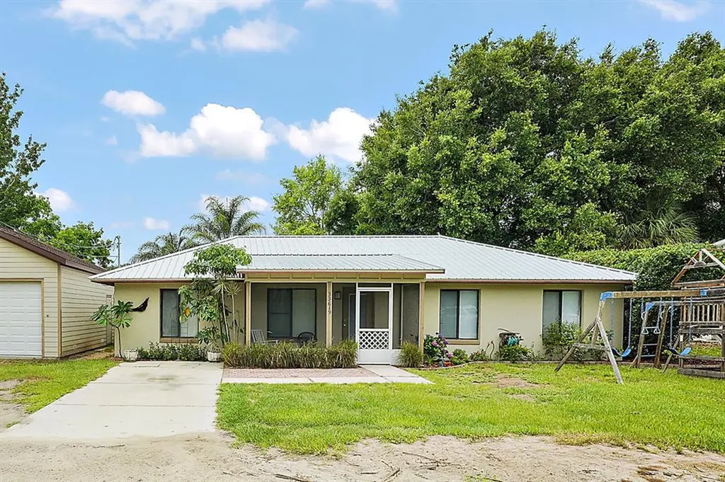 33619 Linda Drive Leesburg FL 34788
