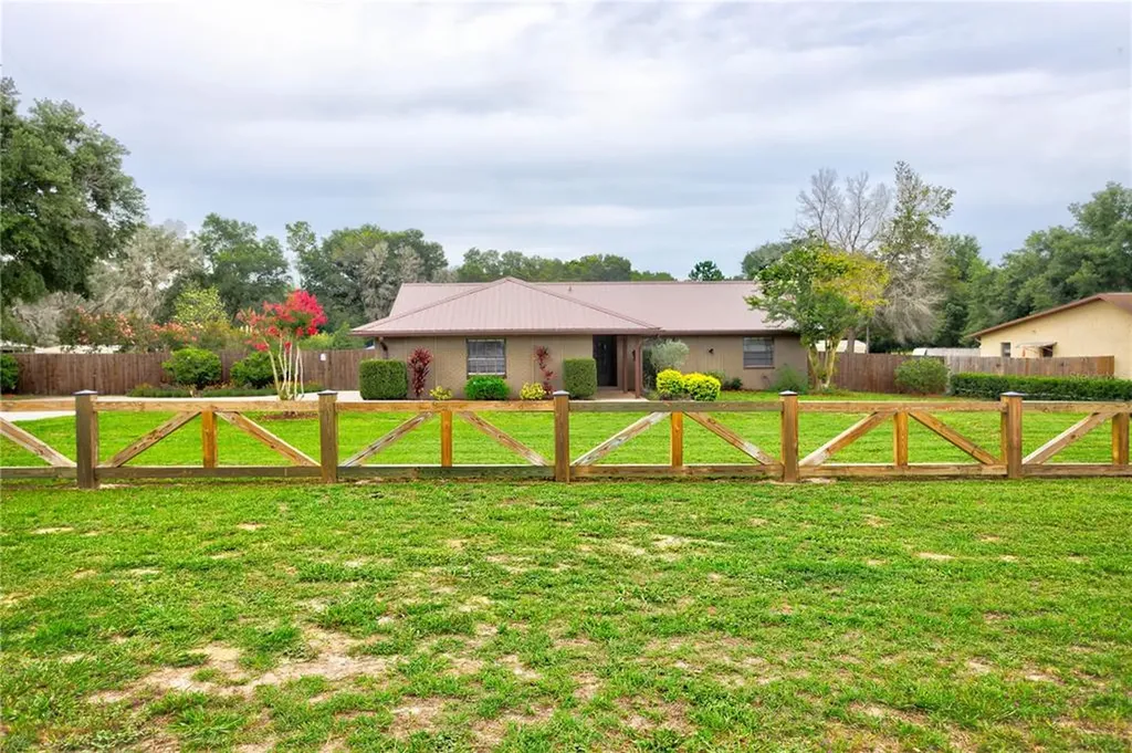 7408 16th Street Zephyrhills FL 33540