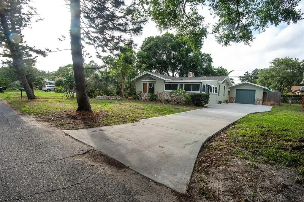 4737 Del Rio Way S Gulfport FL 33711