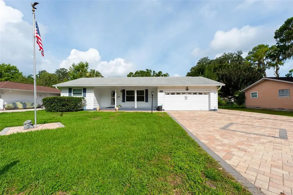 32631 Lake Eustis Drive Tavares FL 32778