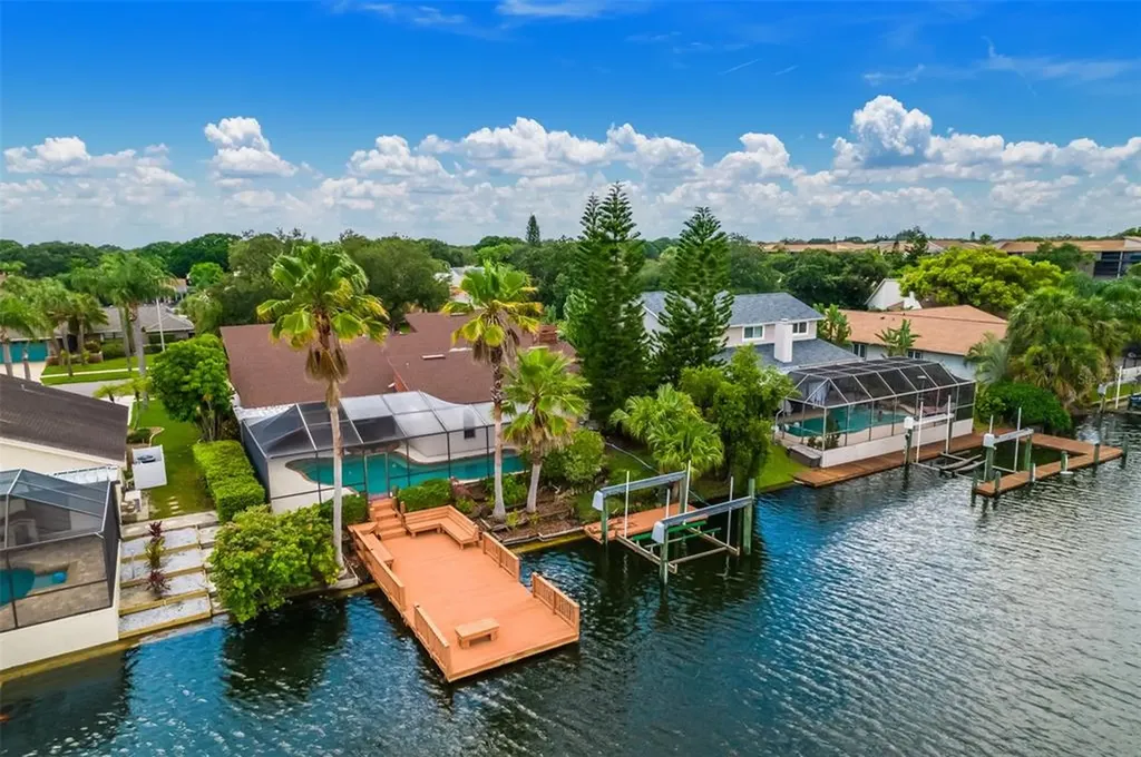6121 Galleon Way Tampa FL 33615