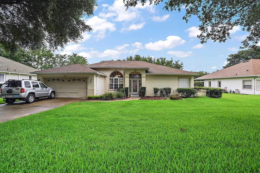 5502 Grove Manor Lady Lake FL 32159