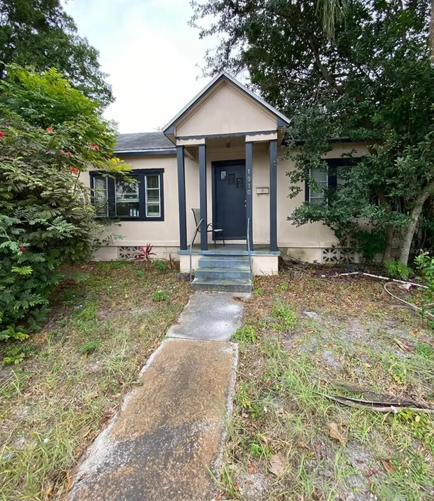 1910 38th Avenue N St Petersburg FL 33713